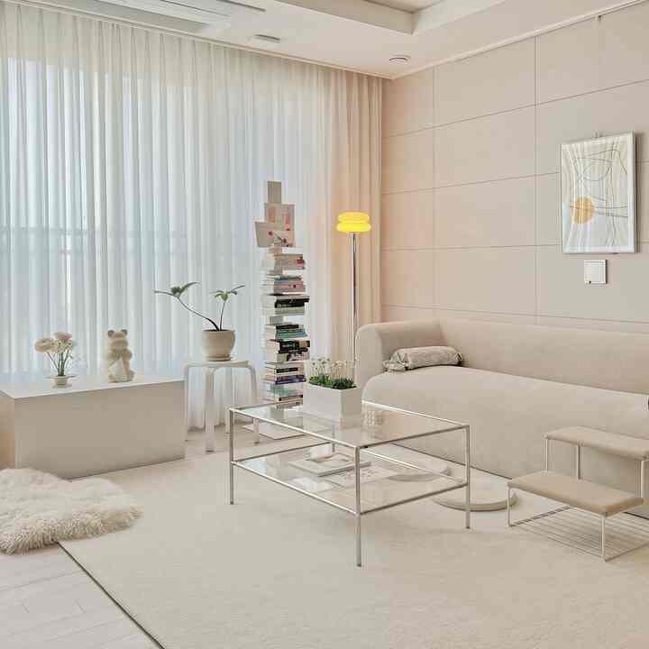 I redecorated my living room with a new stool. After a particularly difficult winter because of my house, these days are bright again thanks to my house :)
Before moving, I couldn't touch my living room for a while because of the house dust... But now that buds are sprouting and spring is coming, I had an unusually busy day today with good news.
For two years, we lived in a rented house, and during those two years, our house took care of us, and we loved it endlessly. That's why the past few months have been even more regrettable and disappointing.
House~
Even if you meet a new owner, I will love you and take care of you until the last day we are together. I hope you also have good memories with us and get along well with your new owner🖤