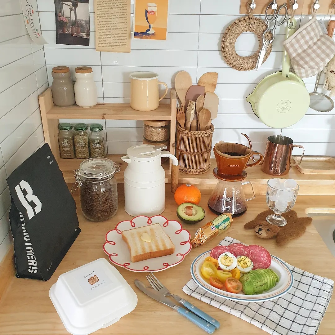 Hand-Drawn Retro Flower Plate user photo