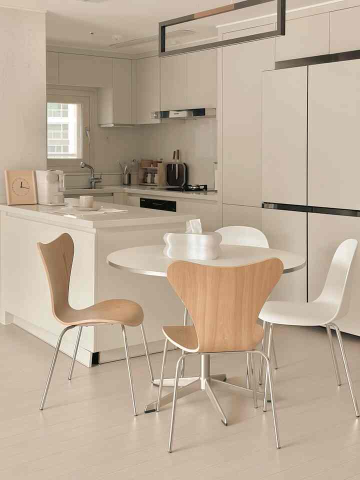 It's been a while since I've seen a neat kitchen 🖐🏻

I wanted to decorate my new kitchen with wood tones, but somehow it ended up being a white kitchen again 🙈 I can't lose white..🤍

