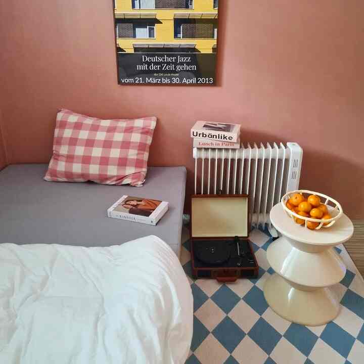 Milky pink color
My daughter's room looks like spring has come😊

When you want to change the mood
I recommend self-painting
It's pretty even if you just put a point on one side!!!

In a house with kids, the wallpaper
gets damaged quickly, so painting is the best!!! It's a new house🫶 

#OhouseSeason8 #육아일상 #홈스타일링 #침실꾸미기 #아이방꾸미기 #아이방인테리어 #핑크인테리어 #핑크방 #애3있는집 #빈티지홈 #봄 #봄인테리어 #딸방꾸미기 #봄맞이집꾸미기 #봄맞이인테리어 #침실 #침실스타일링 #아이방침실 #셀프인테리어 #셀프페인팅 #딸방 #아이방