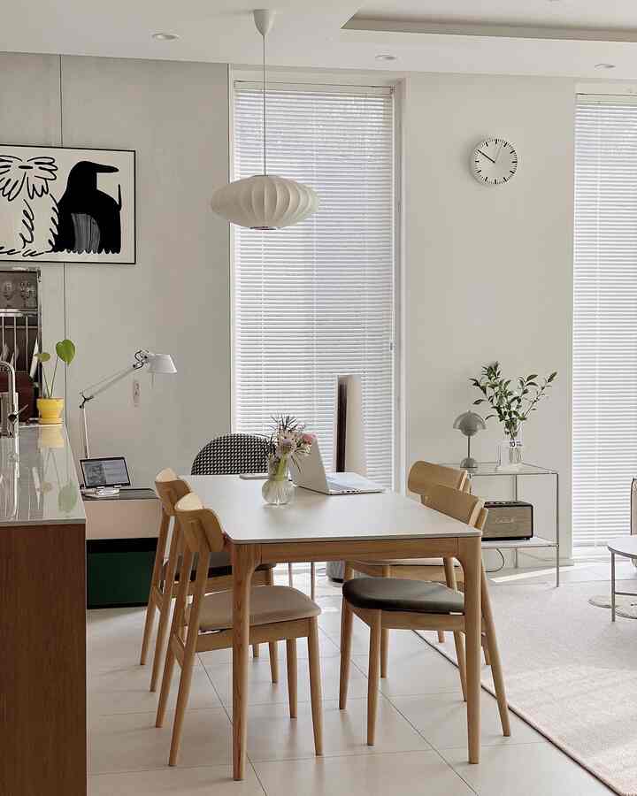 White-tone dining room with wood furniture, featuring a simple and natural modern ambiance