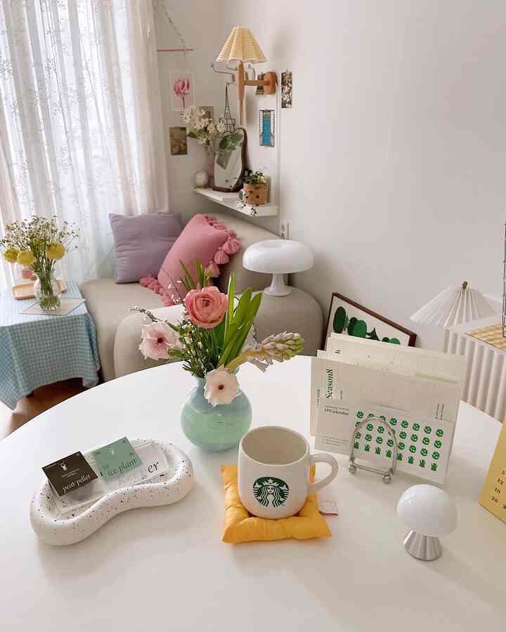 Sore yang penuh bunga🌸🌼
Aku semakin bersemangat karena ini hari Jumat!!
Mari kita habiskan malam ini dengan menonton The Glory~