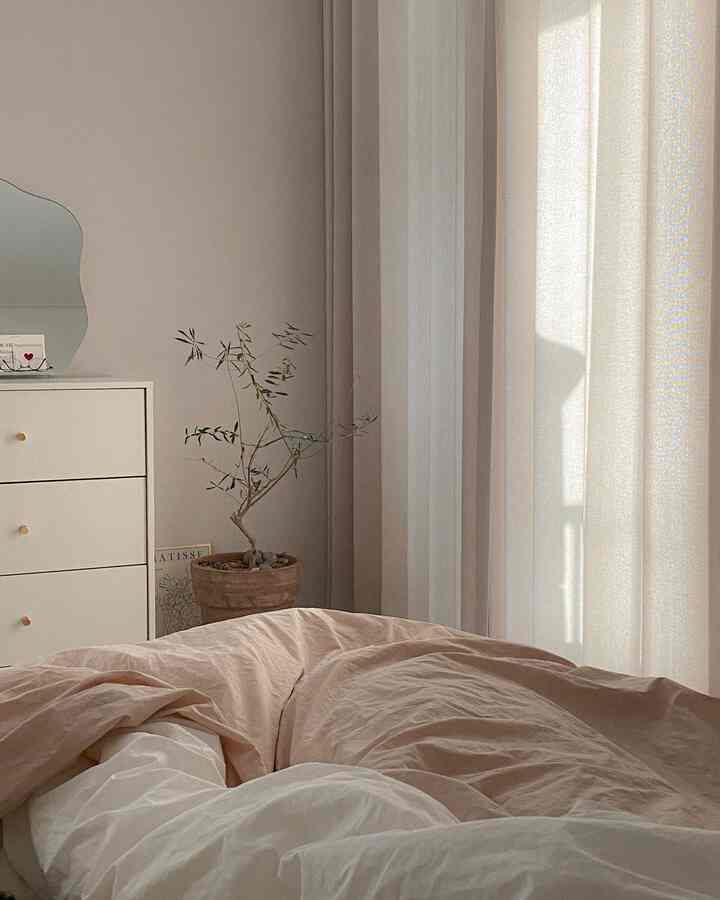 ✨
騒々しく、騒々しく、騒々しい週末が過ぎ、静かな月曜日の朝。
じっと横になってカーテンの後に日差しを感じるといいですね。 
暖かく一週間また始めてみましょう！ 