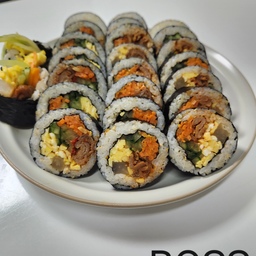 제육볶음 남은거 김밥으로 활용햇어요