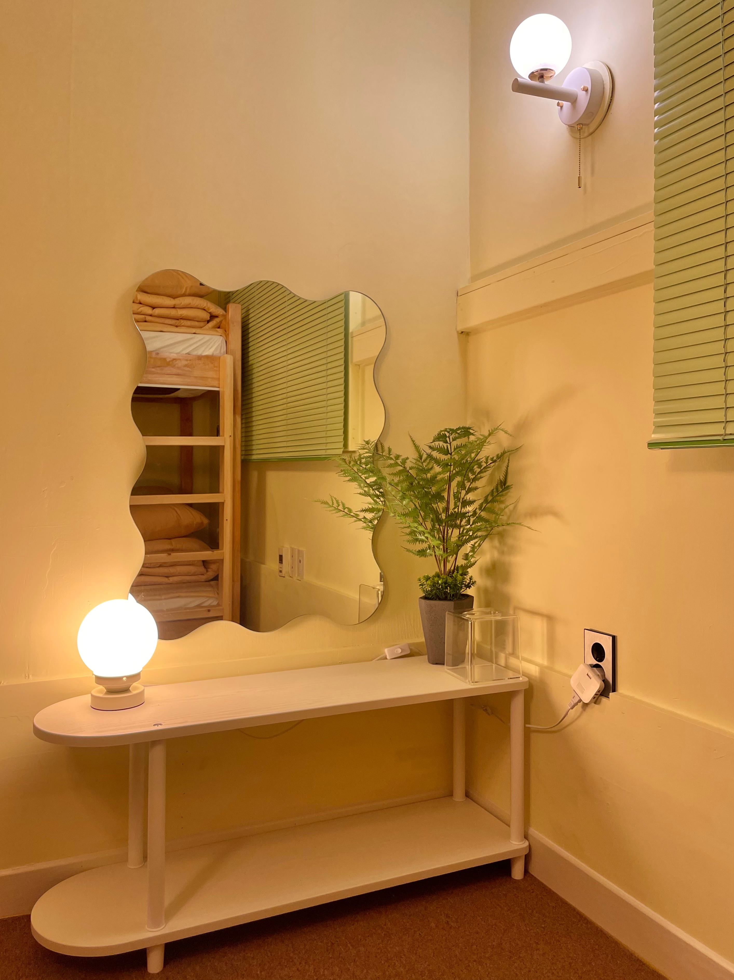 Half-Moon Wooden Shelf user photo