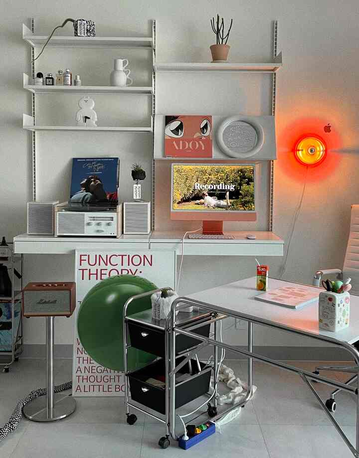 A sparkly orange iMac🍏🧡