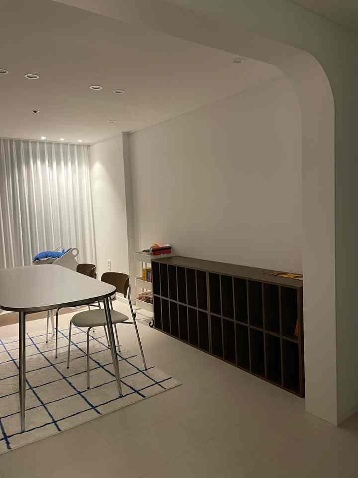 White and brown toned dining room featuring a round arch, clean and natural modern atmosphere