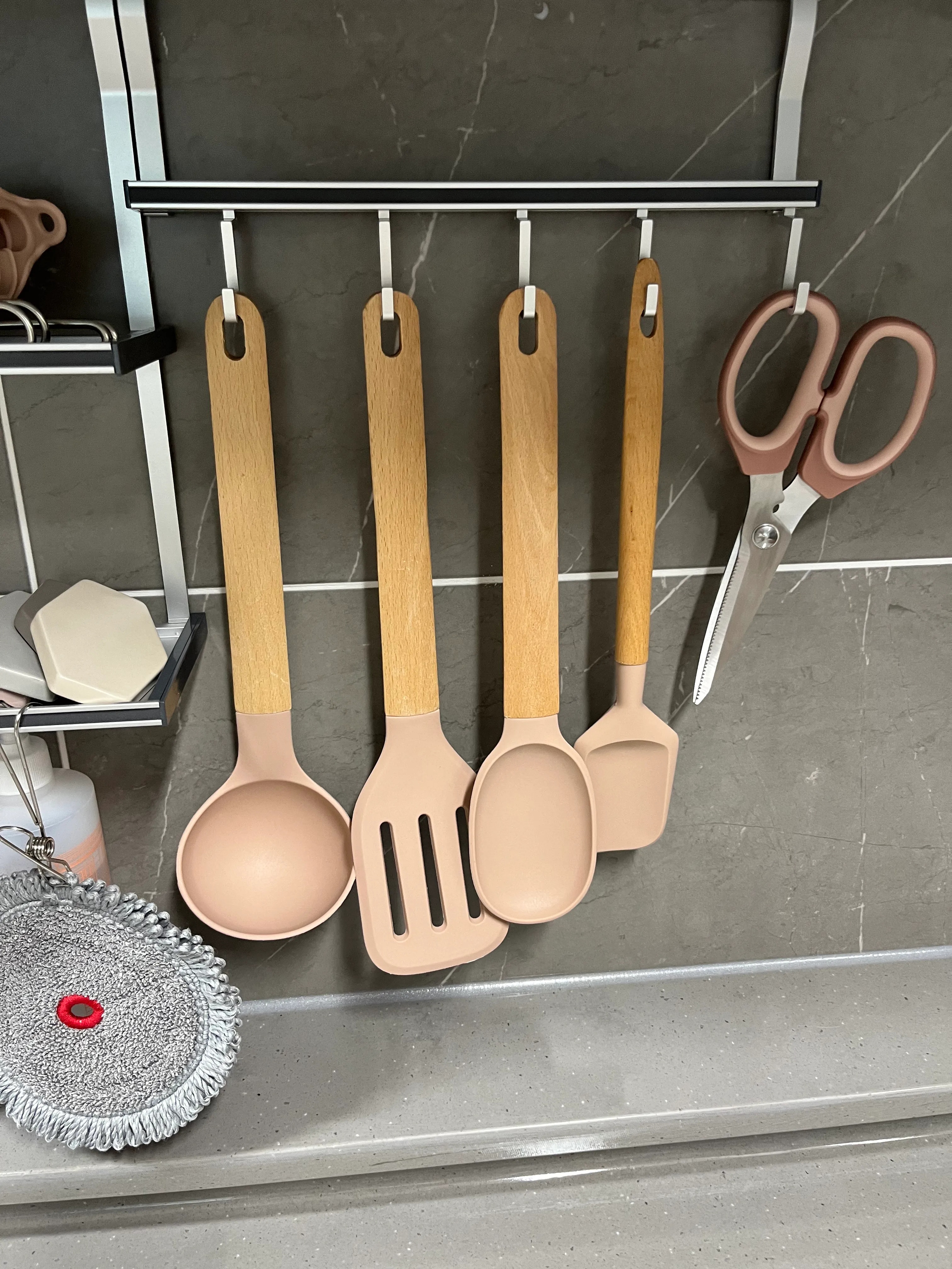 Neo Woody Pink Kitchen Utensil Set (4-Piece) user photo