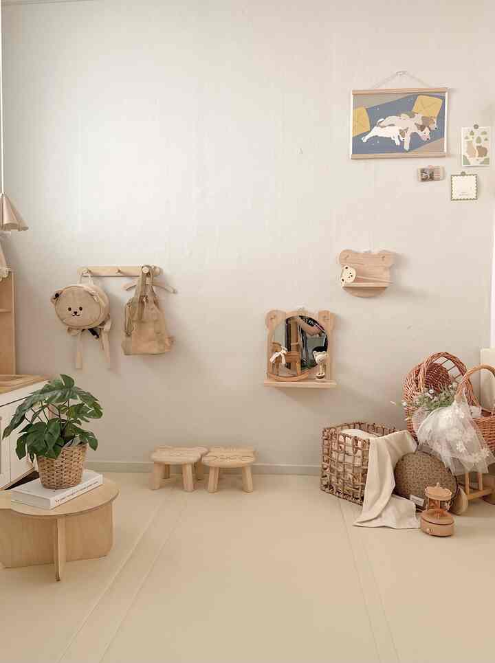 🏷️ Decorating the baby's room with pretty posters and harmony to welcome spring

Hello, I'm Chaltteok Omang, who is active in the 3rd generation of O-Life :)

I never imagined that I would be doing O-Life.. My heart is still pounding

My house is a small apartment,

so the space that I can decorate nicely is limited

There will be a big difference in quality compared to other people who are raising children beautifully, but I will work hard to use this space beautifully as much as possible so that more people can see it. Please show a lot of interest♥︎

As I raised children, I naturally came to like beige tones of wooden furniture and wooden props
I think all parents can relate to this, right~?

If you take pictures with a warm feeling,

How pretty it comes out

I can't lose the wooden props and beige toneㅠㅠ

I think I'm releasing the regret of not having a pretty room when I was young
I searched hard and decorated it with my taste and soul

If you have any questions, please ask me anytime..🫶🏻