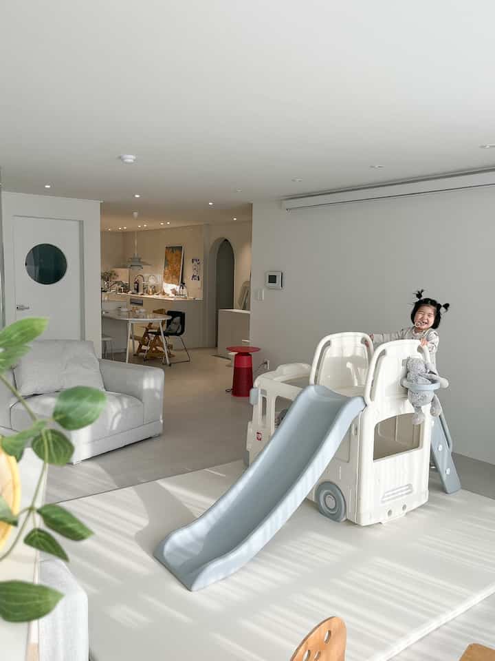 Parenting items that blend in with white interiors!

Hello, this is Semblable*U, who joined O-Life after O-Haus:) 

instagram @Xxm1njung

I am a mom who plays with my kids at home, from cooking to drawing, so I have a lot of fun episodes with them.

I am happy that I can solve them one by one in O-Life 😊

Today, I will first introduce a few items(?) that naturally blend in with white interiors!