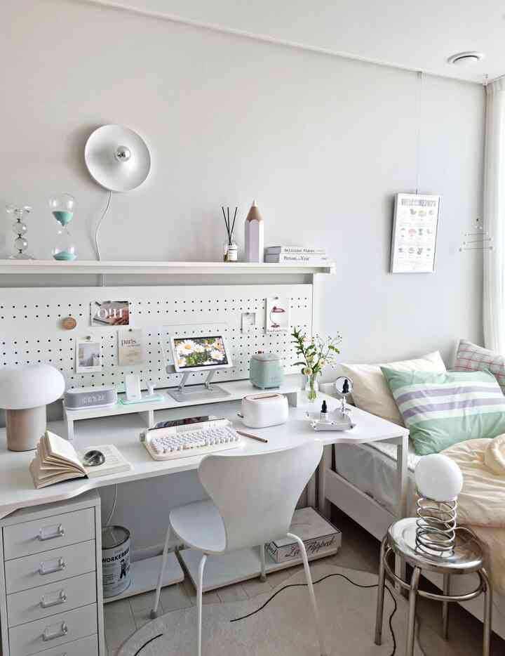 My son, who told me to clean up his messy desk neatly, cleaned it up and went to school~ㅋ

Insta
@ijuyeon157