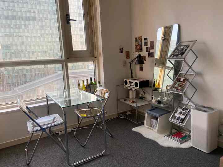 私の好みで飾られたリビングルームとワークルームです。