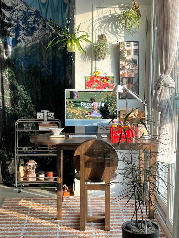 Ruang kantor rumah dipenuhi tanaman
Saya berharap cuaca cerah setiap hari!

https://youtu.be/0C9AFRT6wvo