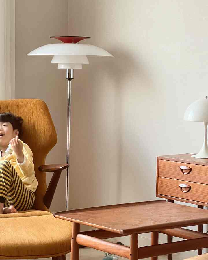 Hari ini adalah hari ketika saya pertama kali menyadari bahwa di luar sangat berbahaya karena debu halus dan debu kuning.
Di hari-hari seperti ini, tugas terberatnya adalah membujuk anak yang ingin langsung pergi ke taman bermain setelah Hawon untuk kembali ke rumah. 