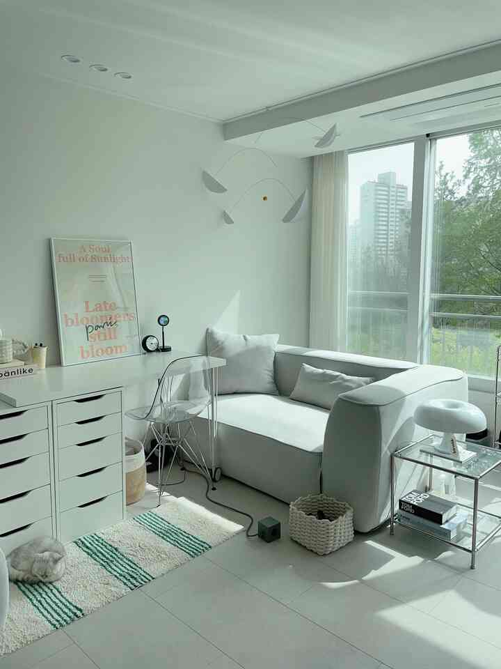 Sudah lama sejak saya mengubah tata letak ruang tamu saya🤍

Saat musim semi tiba, dedaunan hijau🌿
Itu menjadi bingkai foto🌲🌲🌲