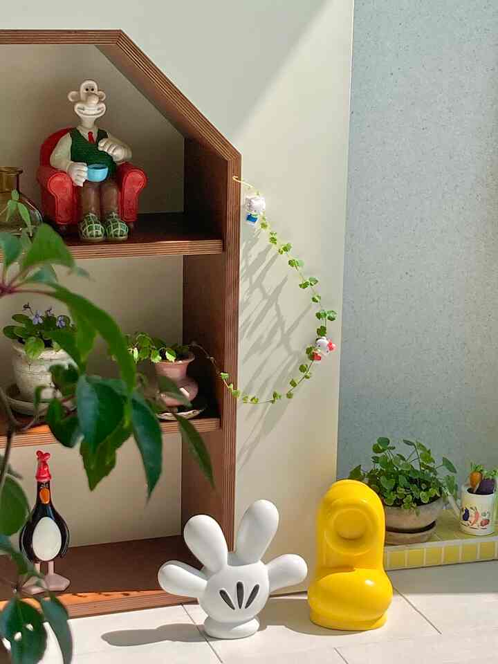 Pembelian TOP 3 tanpa penyesalan❣️

➰Buku Mickey Mouse
Yang pertama adalah rak buku berbentuk cetakan tangan Mickey. Ini adalah produk yang sangat saya inginkan, dan tampilannya juga sangat cantik💛
Di antara tangan dan kaki Mickey, aku suka bentuk kakinya cantik-cantik kan?😚