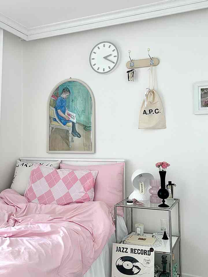 Pink duvet challenge👀🎀
I really like the duvet
but it's kind of hard to find a matching pillowcase! 😅
Styling it by combining pink accessories and pillowcases💗