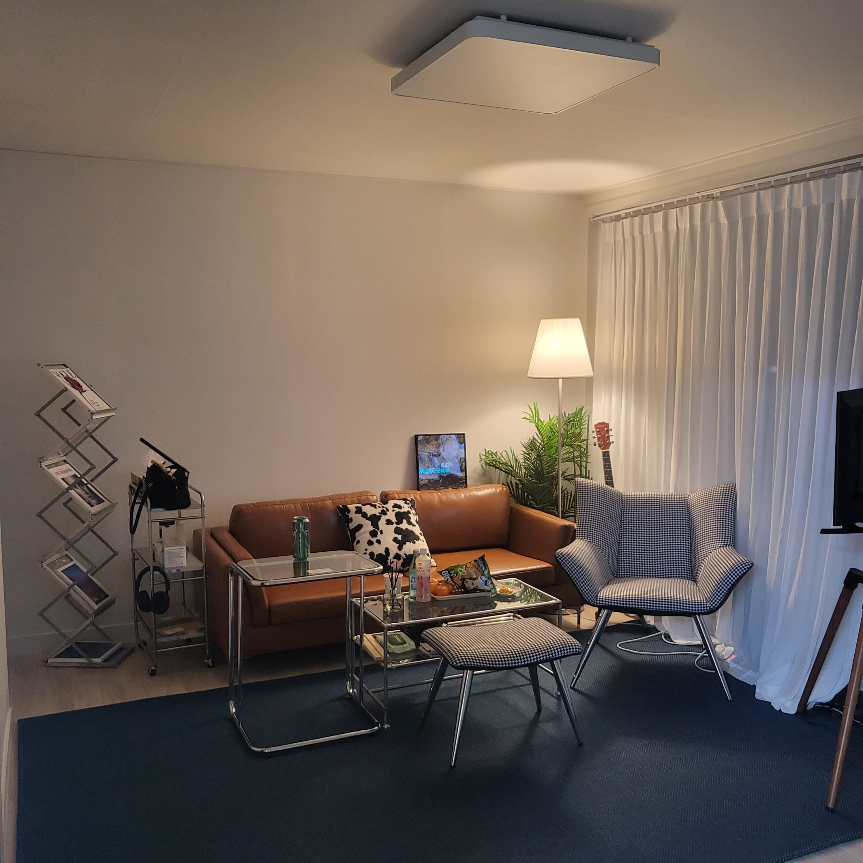 Glass C-Frame Side Table user photo