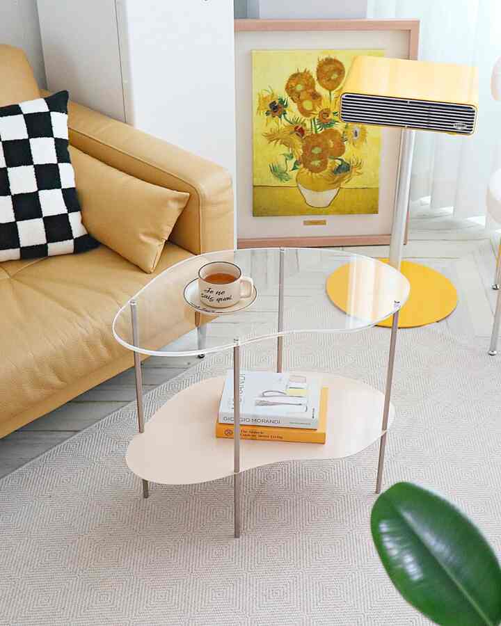 

見つけた！私が望んでいたモジュール家具！
私が望む色と構成に組み合わせることができます
ALUAビスポークテーブル

高級感のあるアクリル素材のメタルスチール脚
きちんとしたリビングルームのインテリアを完成できます。
アルアビスポークテーブルAタイプ 2.5段構成、 
透明アクリル+ピンクブラウンスチールカラー 
組み合わせで天板を選んでみました。




ソフトカーブシェイプデザインにシンプルさ 
魅力なので、どの空間にもよく合います。
ソファテーブル、ベッドサイドテーブルなど
多様に活用可能で審美性、実用性        #홈스타일링
