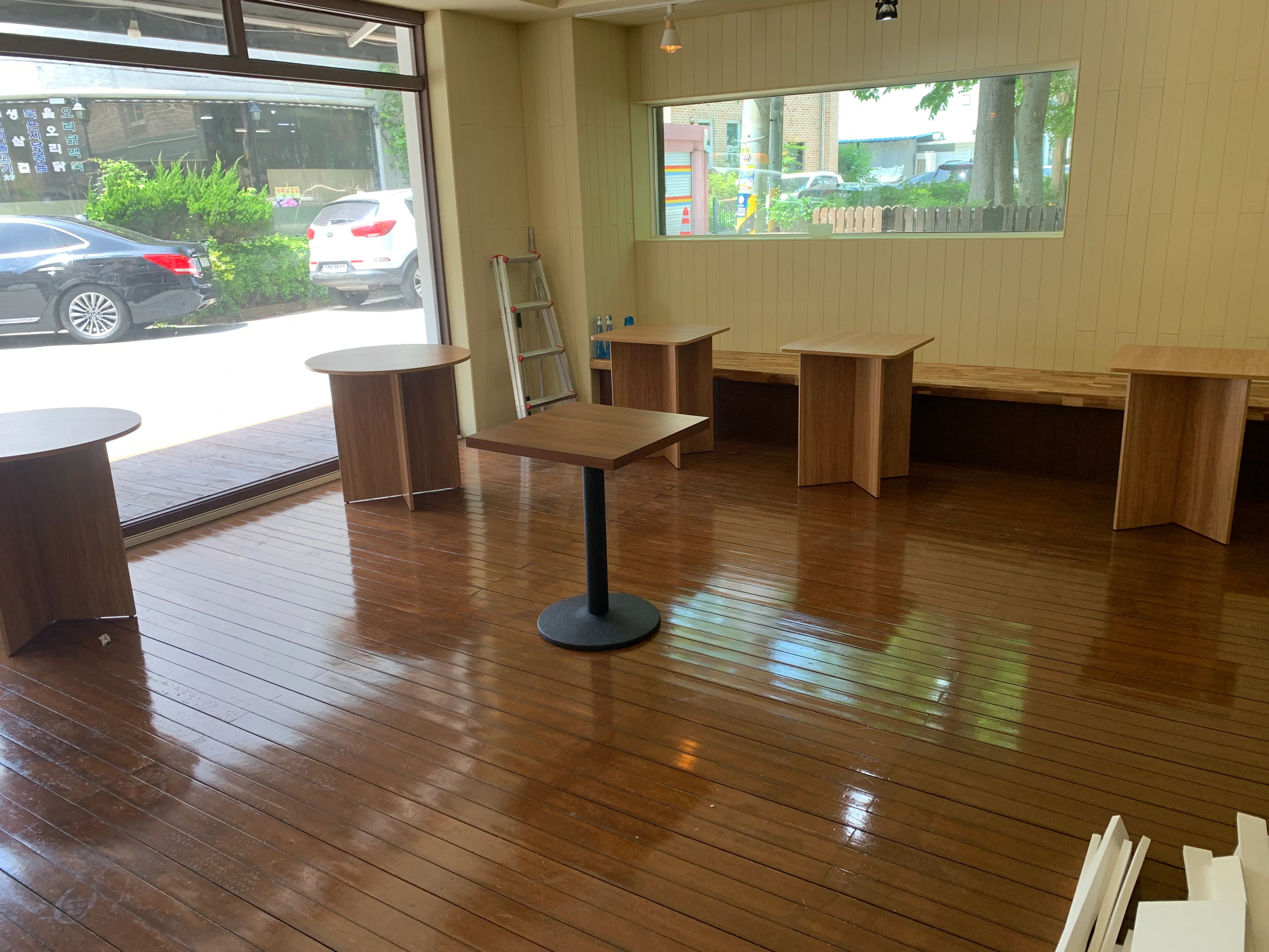 Minimal Square Dining Table user photo