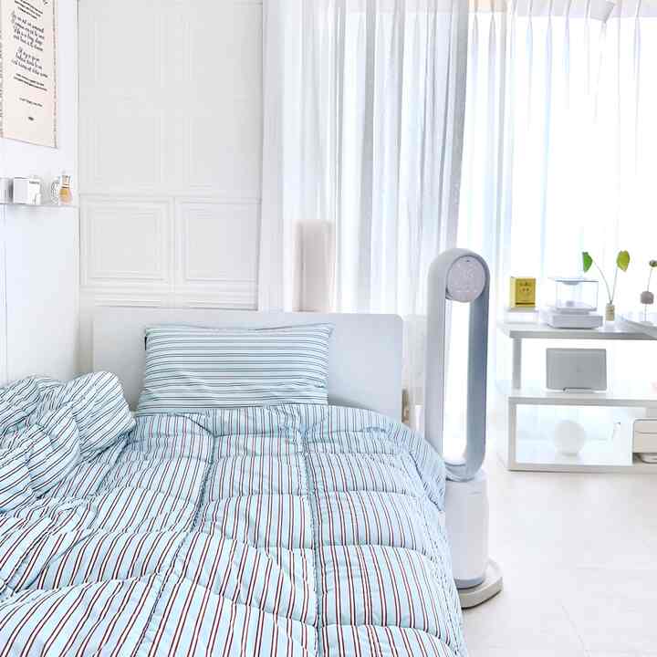 I'm totally into Matilla duvets these days.
I gave my sister a French-style striped blue bedding as a gift 🤍

Soft, light, and cozy
allergy-care duvet :)