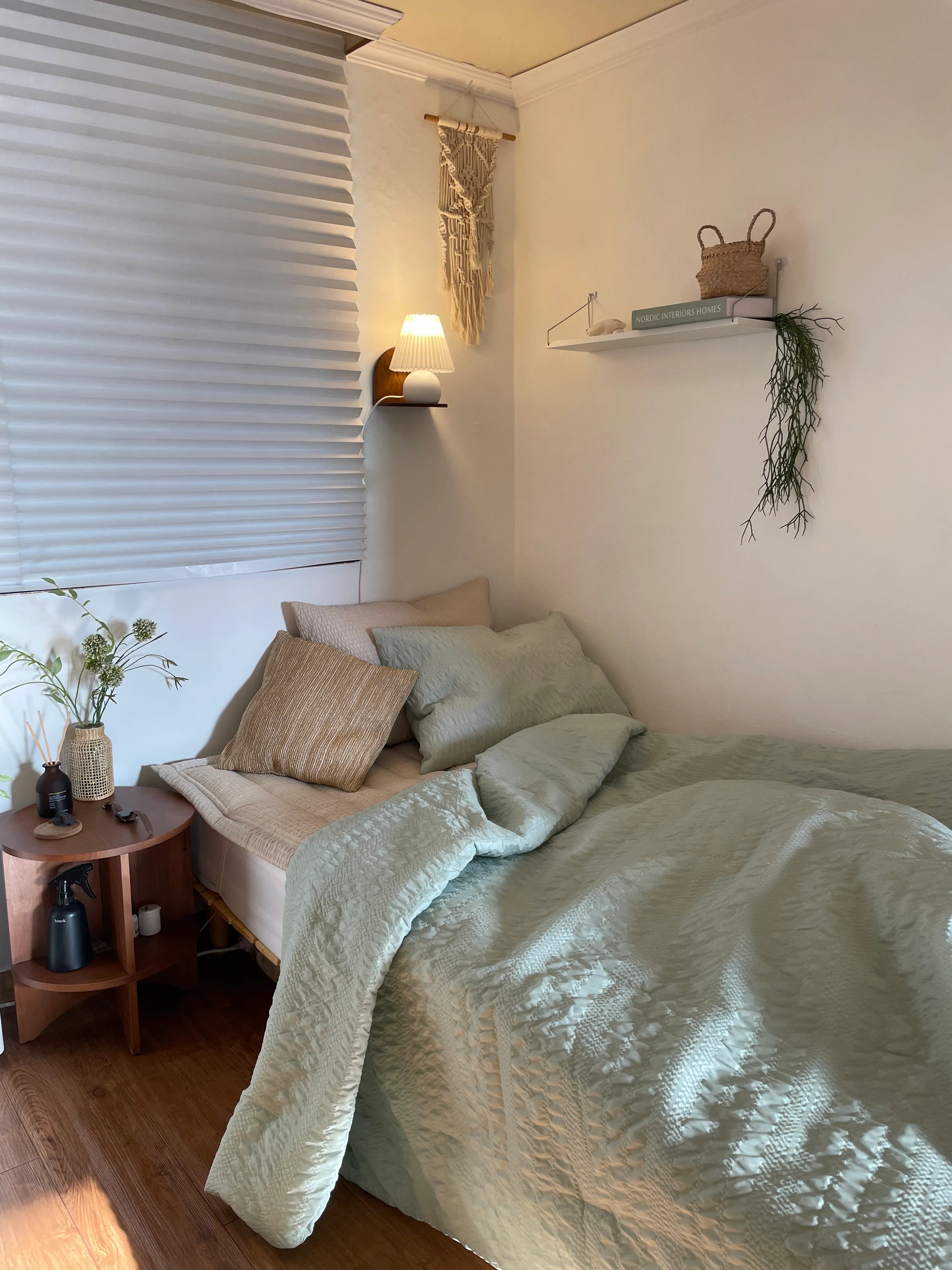 Round Wood Side Table with Built-in Bookshelf user photo