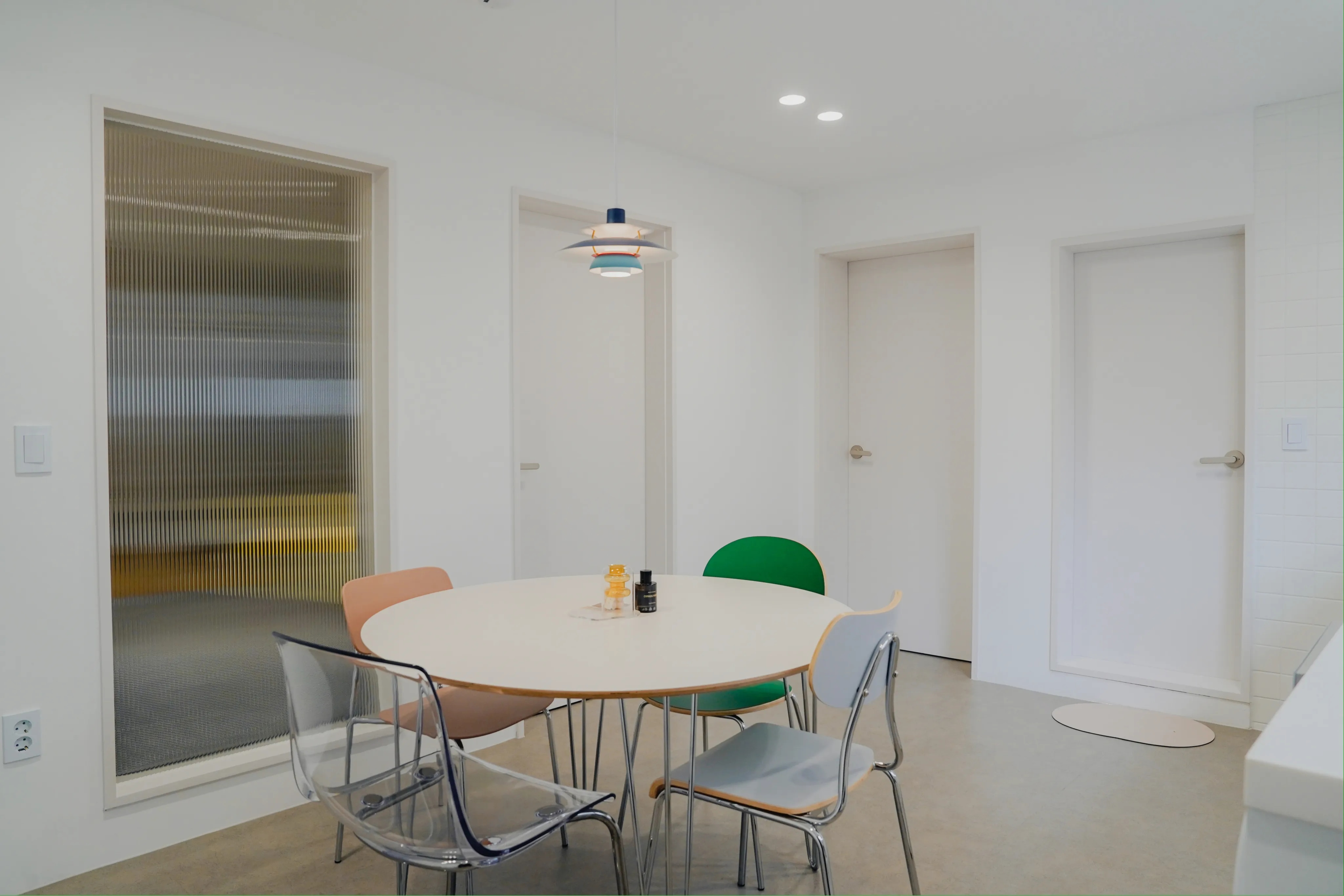 Flow Line Dining Chair user photo