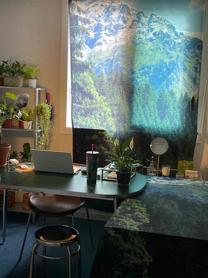 いつも退勤後は暗い状態の部屋だけを見ましたが、週末に明るい状態に面した姿は感じが新しいですね！