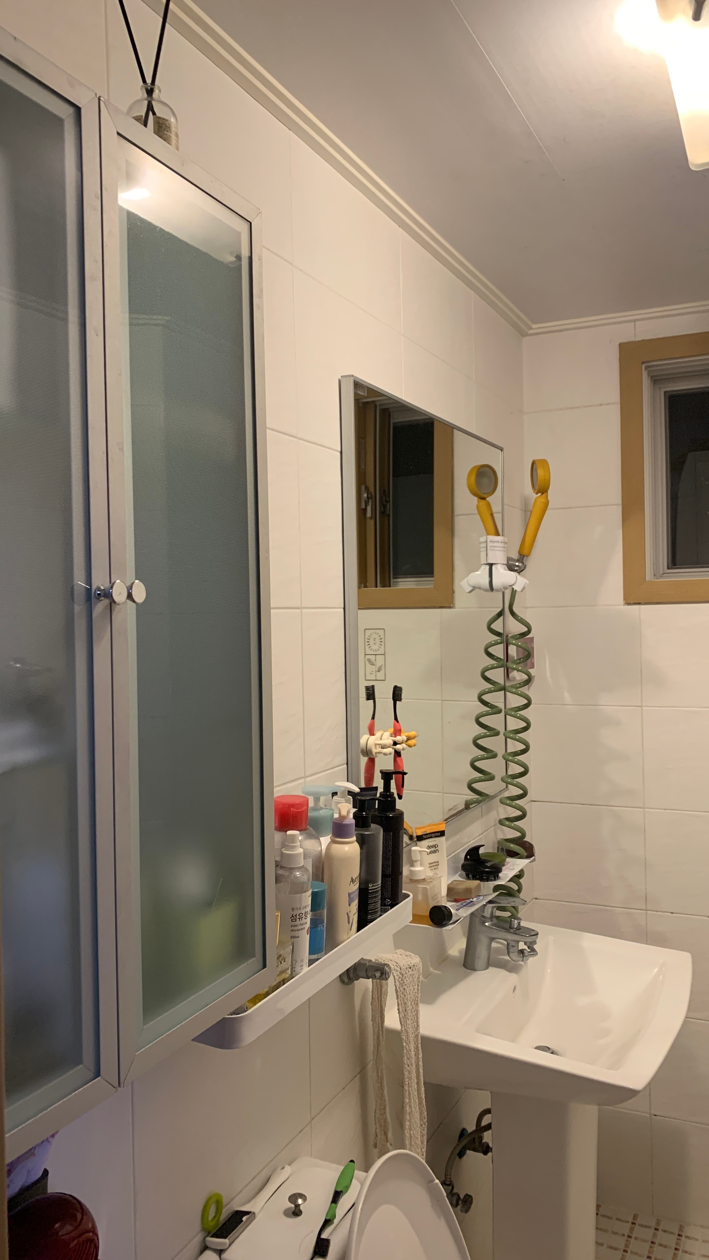 Screw-Lock No-Drill Bathroom Shelf user photo
