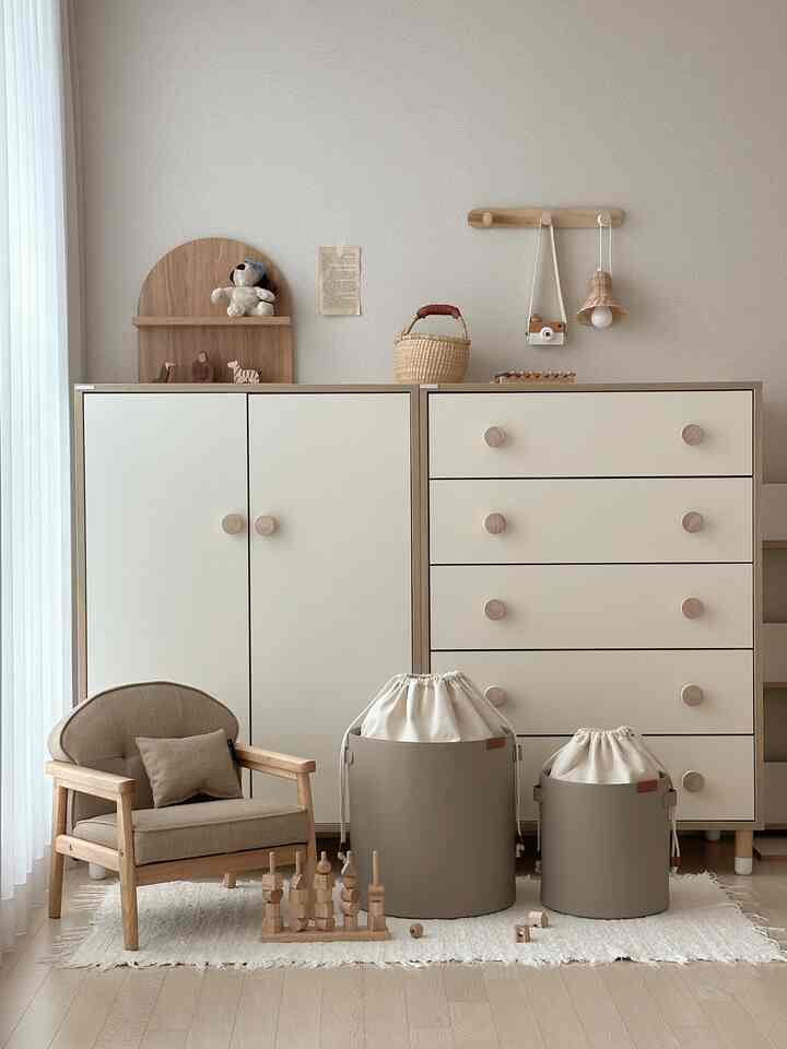 Hamper is trendy these days, perfect for any space🤎
I usually like to decorate my interior here and there with props, and this prop is something I'm using with complete satisfaction!
I use it as a toy storage box and as a storage box in the living room or bedroom~
#Kids' Room Interior #아기방인테리어 #아이방 #아기방 #아기방꾸미기 #인테리어소품 #오하우스시즌8
