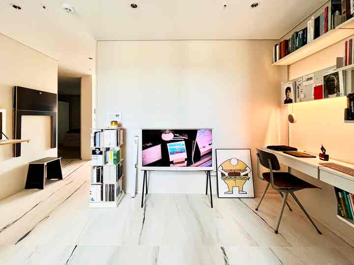 #화이트인테리어 #moormann #vitsoe #hay #시스템가구 #세리프tv #서제 