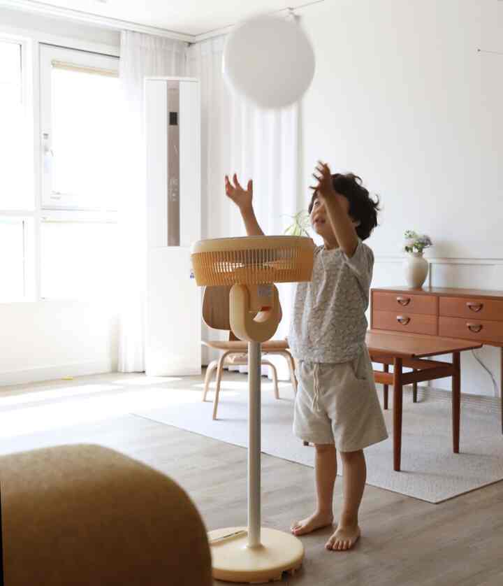 夏の家コック遊び中の一つ！扇風機やエアサーキュレーターで風船遊び 毎年扇風機を取り出せば遊ぶのに子供はまだ好きですね:)


＃子育て＃子供の家＃子育て用品＃子供と一緒に＃子育て蜂蜜のヒント＃子育て情報
#オライフ
#ホームコック
#アイワ