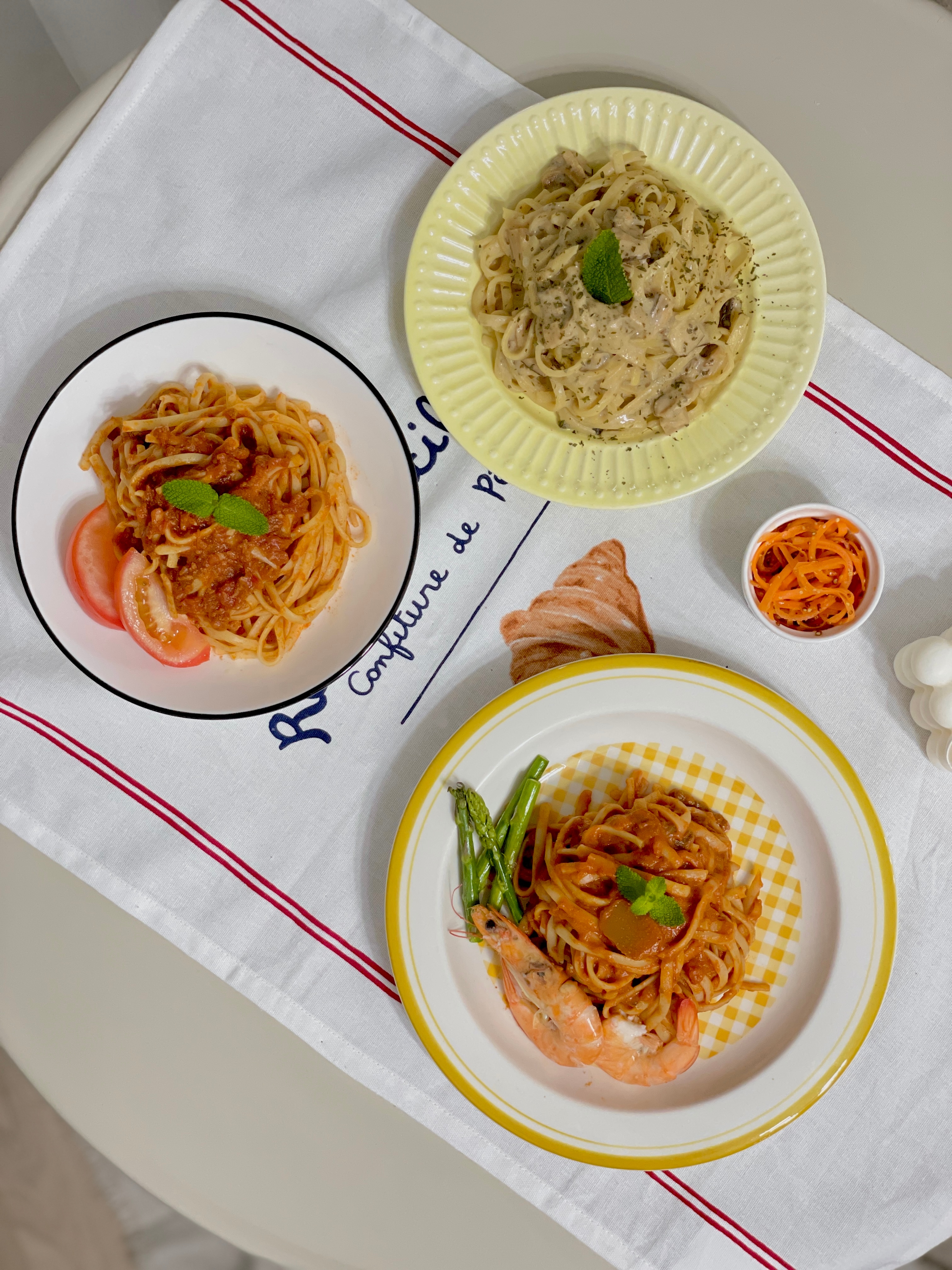 Coucou Retro Charm Dinner Plate - 9