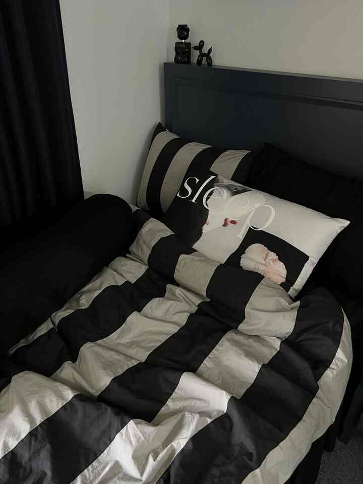 gata寝具キャップのみ！ 🩶🖤


＃gata #無彩色インテリア #ミッドセンチュリー #モダン 