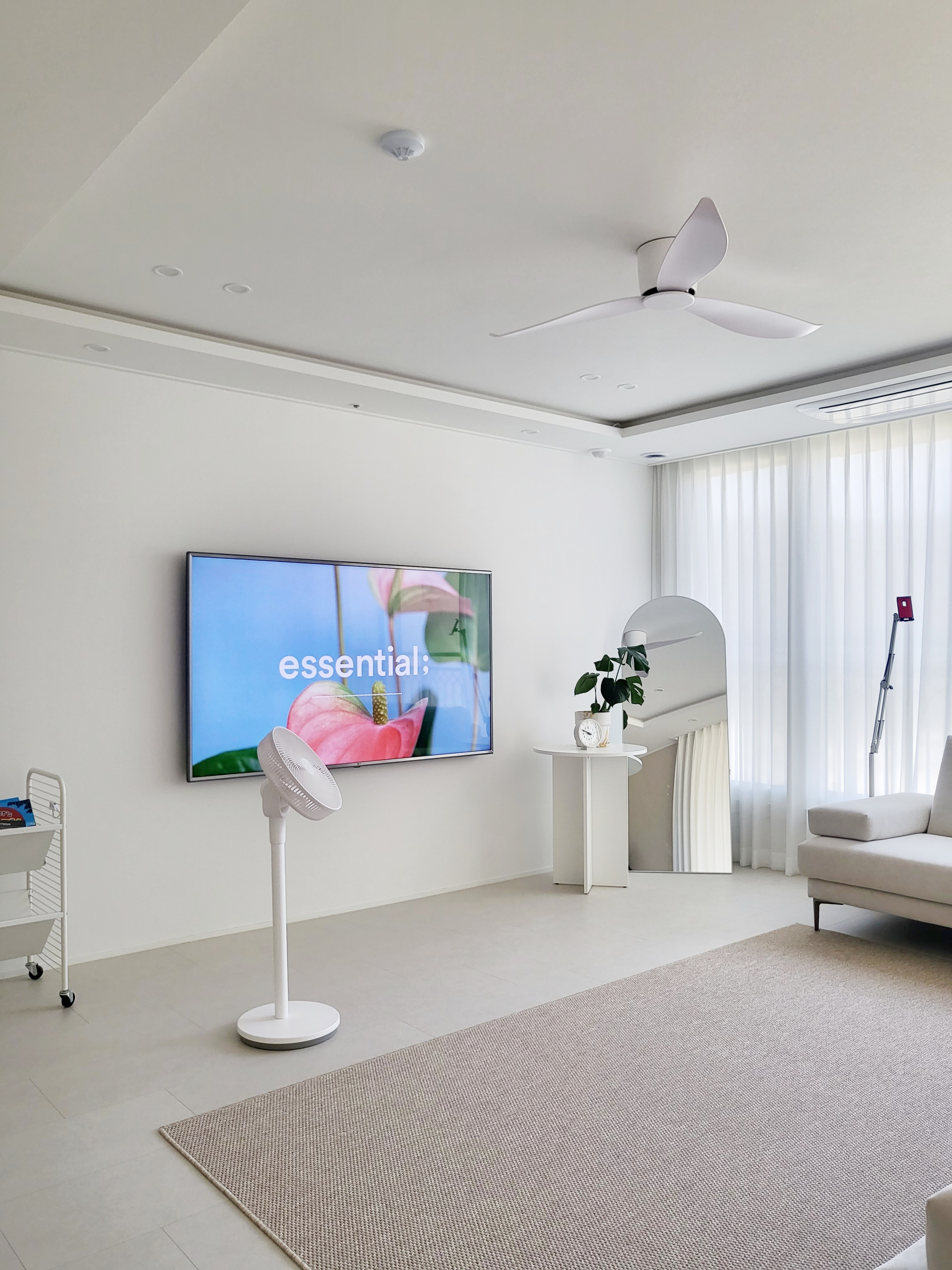 Modern Round Coffee Table user photo
