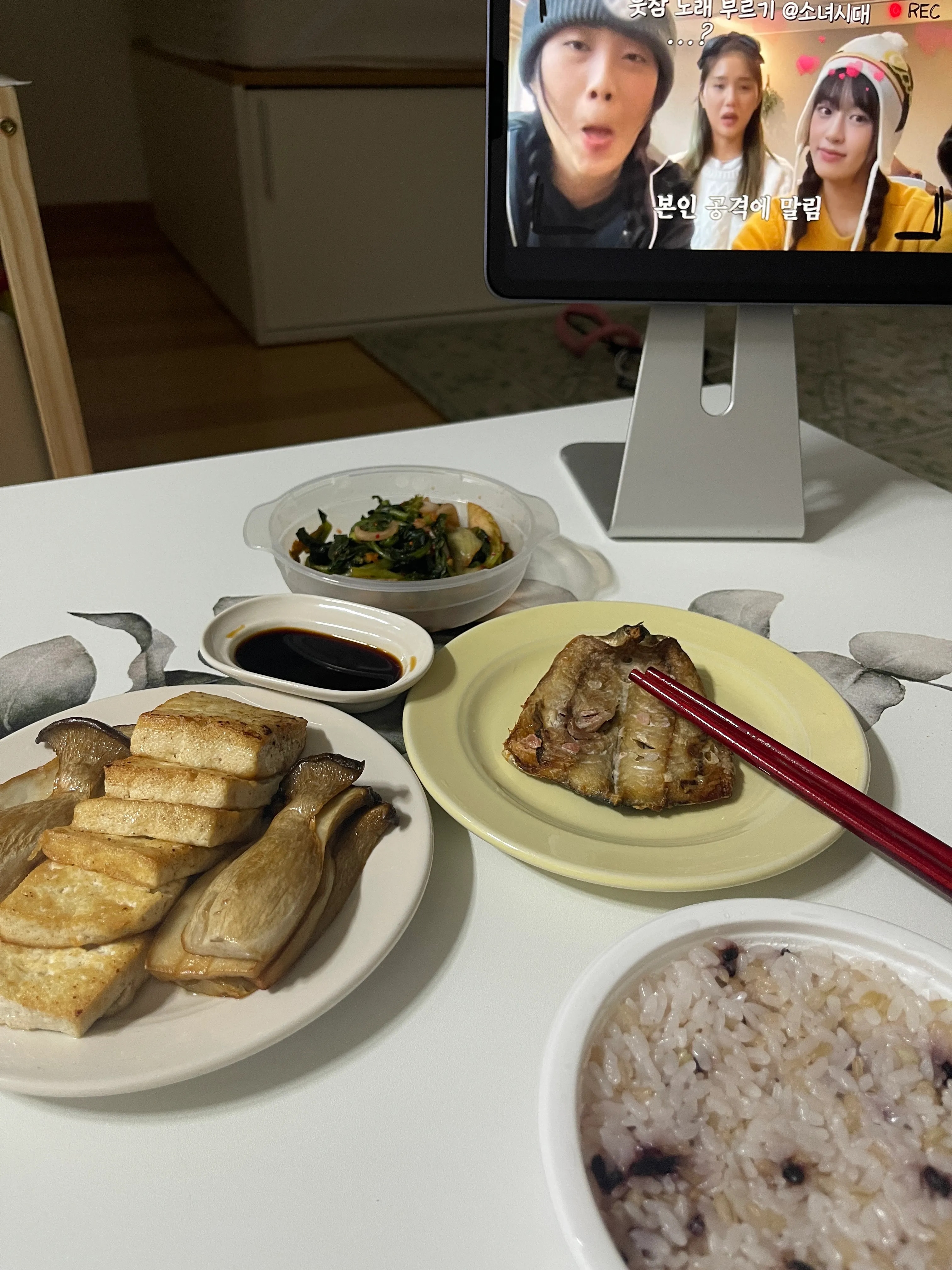 Le Pallet Dinnerware Set for 2 (9-Piece) user photo