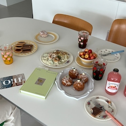 즐거운오메이트모임!
언제가도 예쁜서햐언니네집^^
오하우스두시즌함께햇더니친근그잡채
우행시💜 
#오하우스 #오하우스시즌8 #오메이트 #홈카페 #홈카페놀이 #홈파티 #homeparty 