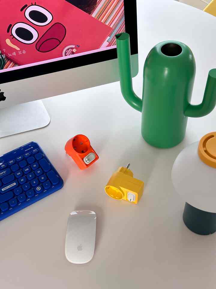 #製品協賛

カチカチ、スイッチがこんなにきれいになりますか
時々早い猛暑と電気料金の引き上げに電気代の節約は基本です。
だから書かない電気コードは無条件に抜いておくのが安心なのに
電源OFF時にプラグを抜くのと同じ効果を与えるイヤヨンパコカラー感の生産から包装まで、信津メイドインコリアのカラータップに会ってみました。

お好みで選ぶ4色に
待機電力の完全遮断による電気料金の削減効果
安心するKC安全認証まで

安心して私の空間にカラーでデザインして使わない時は楽にスイッチOFFすると電気代節約はポナス！ 

今電気税も私の感性通りカラフルに
カチカチ！ボタンを一度に見てください。

＃感性カラータップスリープスイッチ1球＃デザインマルチタブ＃アイジョン＃今日の家＃今日の家のキュレーター 