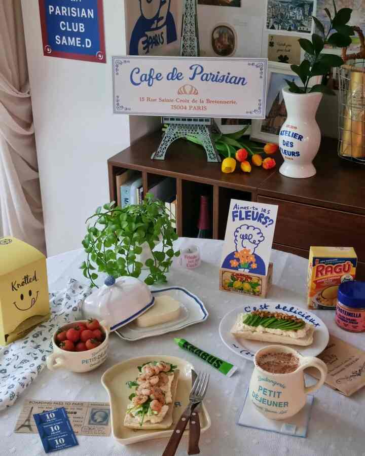 #8월의기록2
They say that there are many cool cafes with pretty signs and a long history in Paris
Thinking of Parisians enjoying their time at cafes, I opened Ensha Home Cafe
🥣Let's fill the bowl with cherry tomatoes
🍯Let's make a cappuccino with fluffy foam in a honey pot mug 🍞Let's make a grilled ciabatta open sandwich on a bread plate😊☕️

#Home Cafe #홈카페인테리어 #홈카페테이블 #세임디 #세임디플레이트