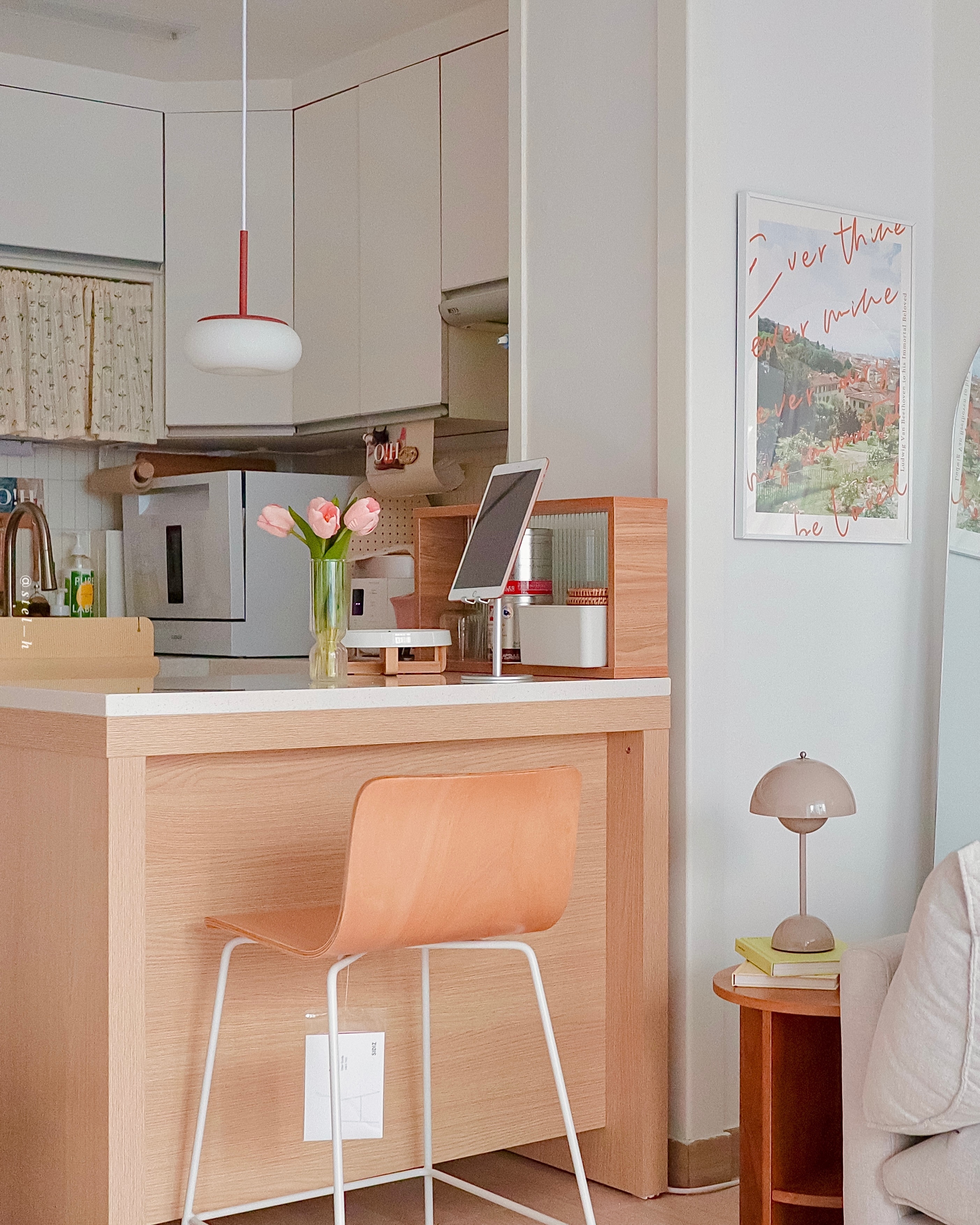 Round Wood Side Table with Built-in Bookshelf user photo