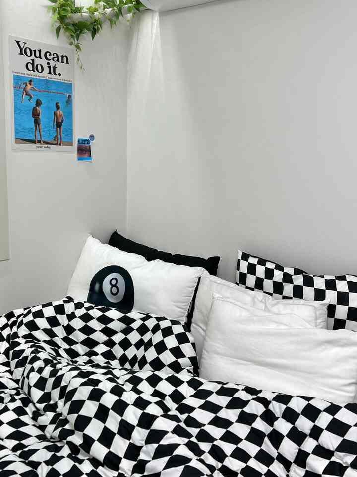  #체커보드인테리어 #체커보드이불 #에잇볼 #침대 #침실 #이불세트 #이불추천 #미드센츄리 #미드센츄리모던 #깔끔한인테리어 #블랙앤화이트 #블랙앤화이트인테리어 