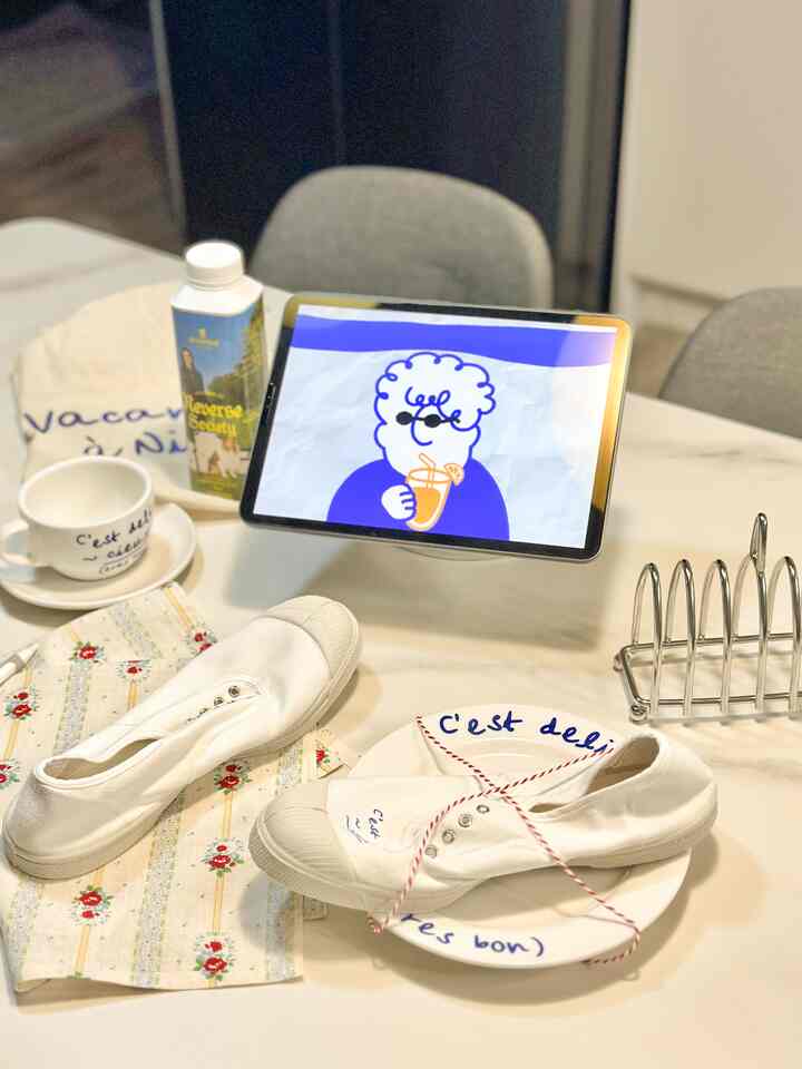 セームディ×ベンシモンシューズ 👟 

👩🏻‍🎨セイムグングリーン私、何ですか〜？ 
。
🔹セームディとベンシモンが出会う🔹

パリジアンのゆったりとした生活を提案する「セームディ」と
フランスヘリテージブランド「ベンシモン」 
コラボ限定版製品を発売しました〰️ 
その中でもシューズが私たちの家にたわごと！ 
。
4つの穴があるスリップオンの形で足の部分にバンディング処理が
なっていて恥ずかしくなく快適な着火感が特徴的です！
私は足が広い方で、靴は245mm 
スニーカーは240mm履き、このシューズは245mm 
履くのでぴったりですね:)  #벤시몽 #드로잉 #아이패드드로잉 #아이패드그림 #아이패드프로 #drawing #bensimon #samed #파리지앵 #오오티디 #ootd #테니스슈즈 #테니스화 #컨버스 #캔버스화 #신발추천 #shoes #세라믹식탁 