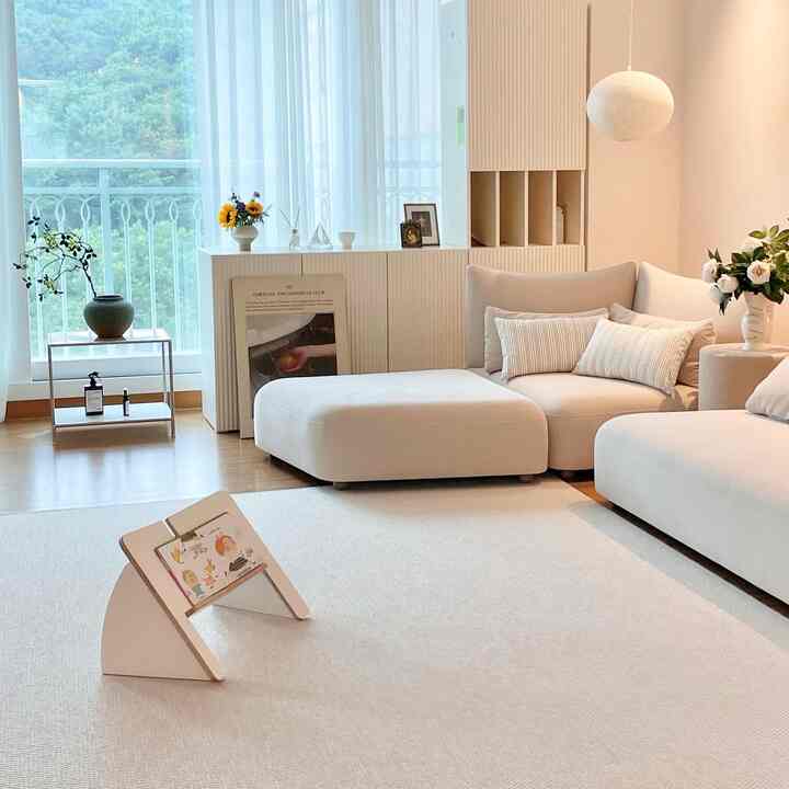 ▪️Recommended parenting items that allow you to read books in the right posture▪️
When I see the meticulous details of parenting items,
I feel like they must have put a lot of thought into
the baby and the parents🥹

When I just read books on the floor,
Chochoki's disheveled posture and dropped head

When I sit on my lap and read books,
I felt a little uncomfortable because I had to hold the book from behind and turn the pages
But now that I have a reading stand, it's a lot more comfortable🤍

#Olife #육아 #아이있는집 #육아용품 #아이와함께 #육아꿀팁 #육아정보 #아기가있는집 
#Living room with babies #유아가구 #독서대 #아기선물
#Bookshelf organization #거실책장
#Infant bookshelf #교구장 #유아가구