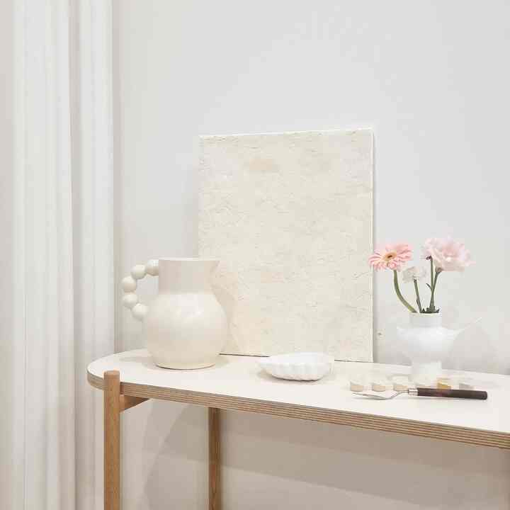 きれいなオブジェをより美しくするバックドロップペインティング😌
DIYキットでホワイトトーンのインテリアにベージュのスプーン
加えてくれました！  #화병 #액자 #포스터 #백드롭페인팅 #아크릴화 #DIY키트 #소품 #인센스 #쉬폰커튼 #커튼 #선반장