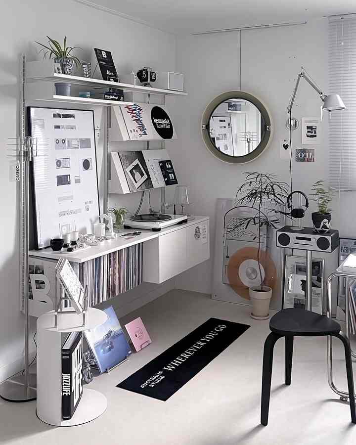 White-toned living room featuring Rarelow wall shelves and collected vinyls in mid-century modern style