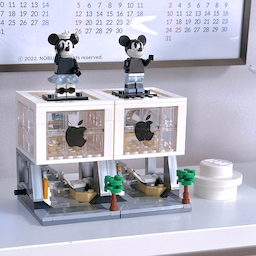 왕 귀여운 친구 두 마리 업어왔고요🐭
애플워치 거치대로 샀으나 방법을 몰라서 대충 소품으로 쓰는 나,, 엇ㄷㅐ요,,? 
#애플워치거치대 #209애비뉴  #애플워치충전기 #데스크테리어 #데스크셋업 #데스크인테리어 