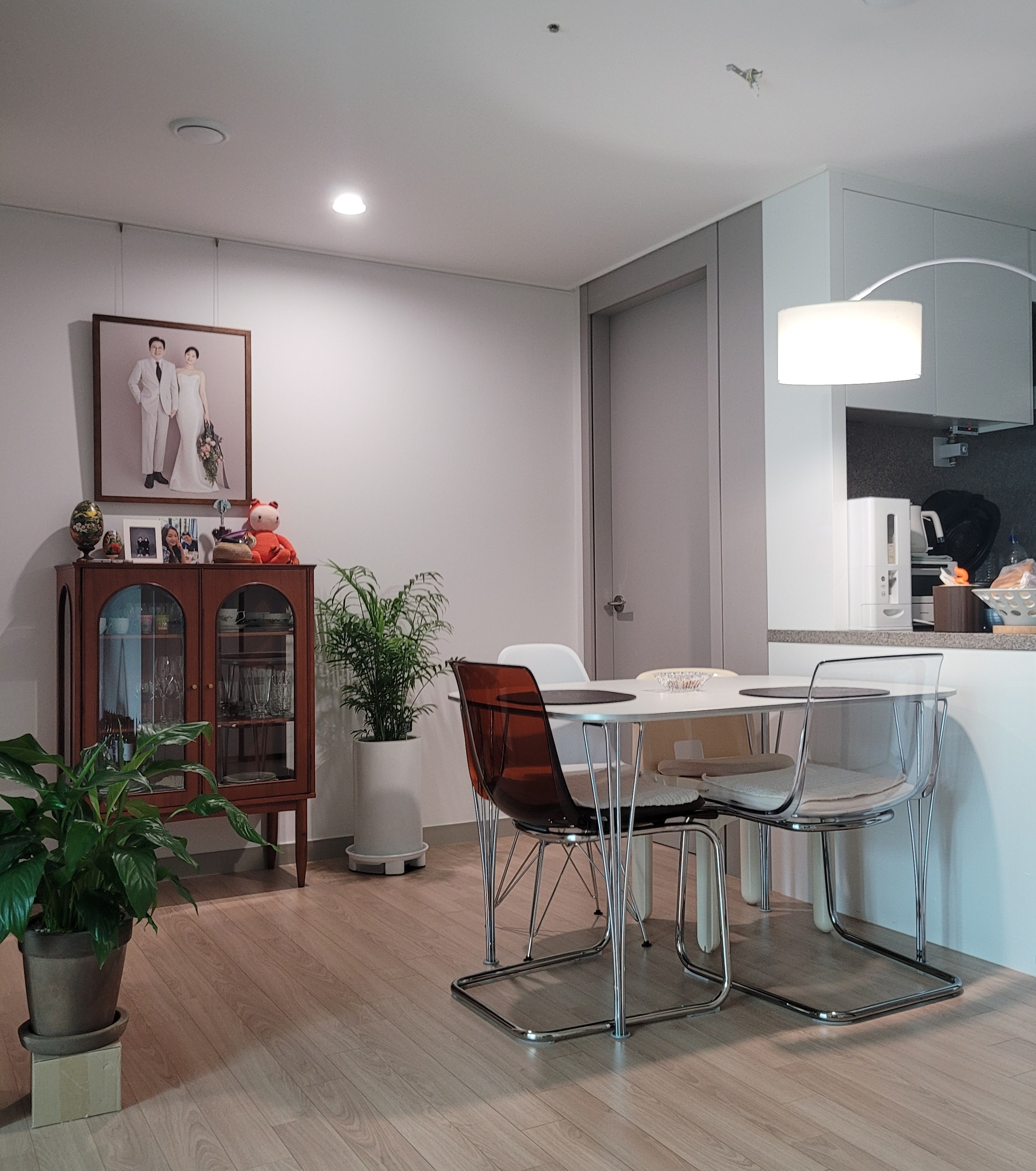 TOBIAS トービアス チェア［2色］を使ったインテリアコーディネート集