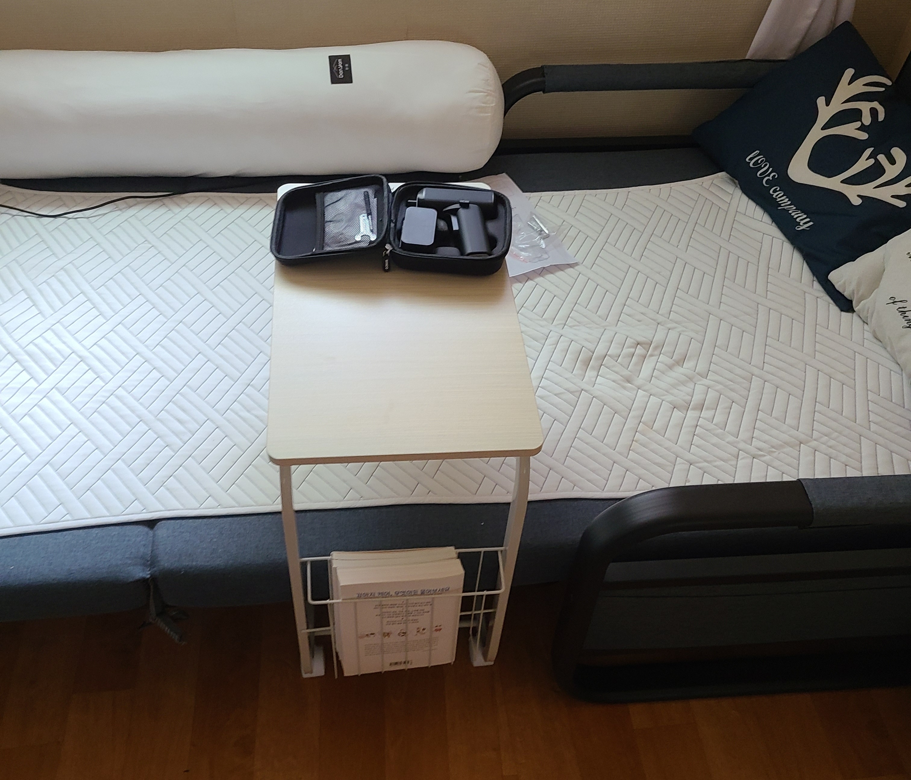 Rolling C-Shaped Side Table with Magazine Rack user photo