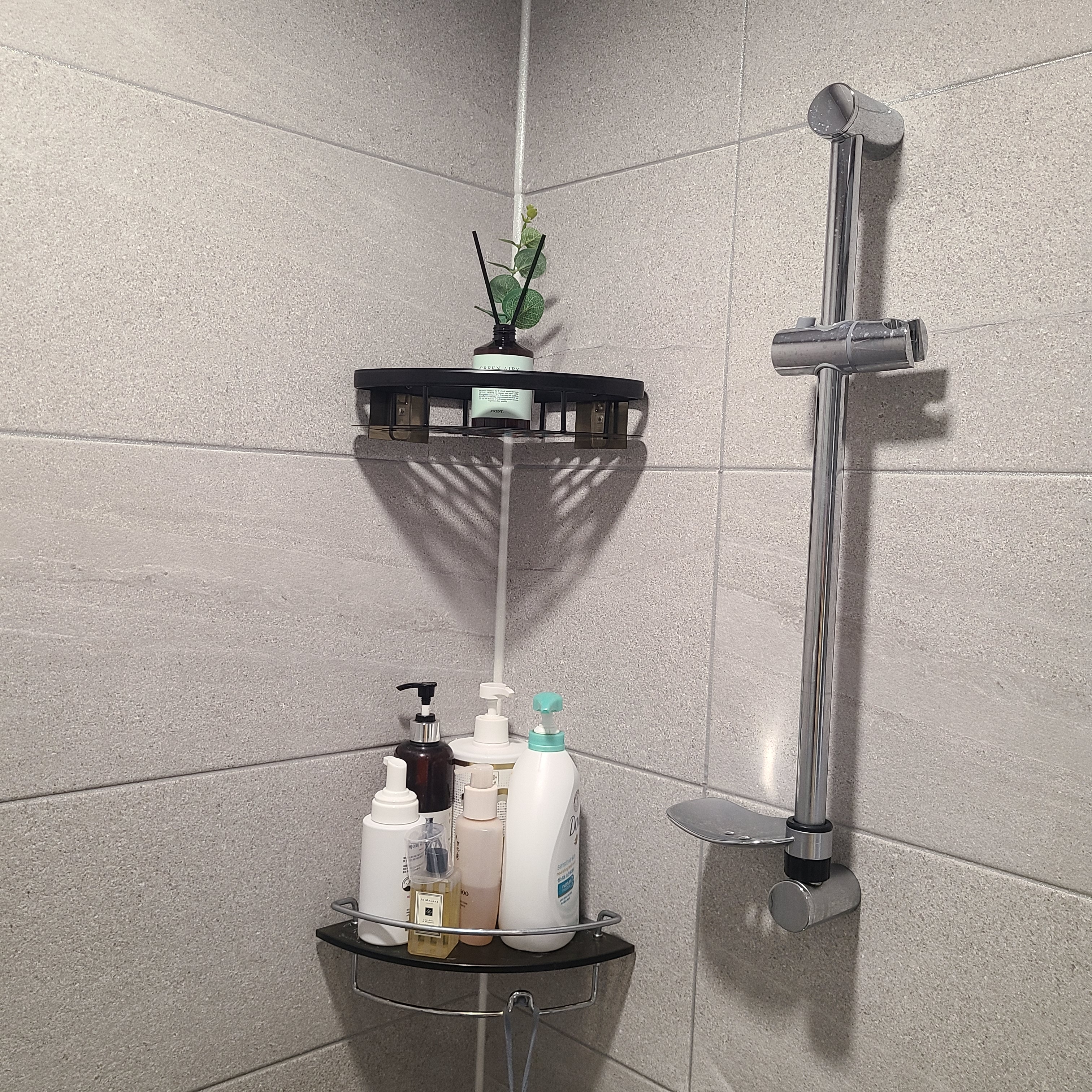Screw-Lock No-Drill Bathroom Shelf user photo