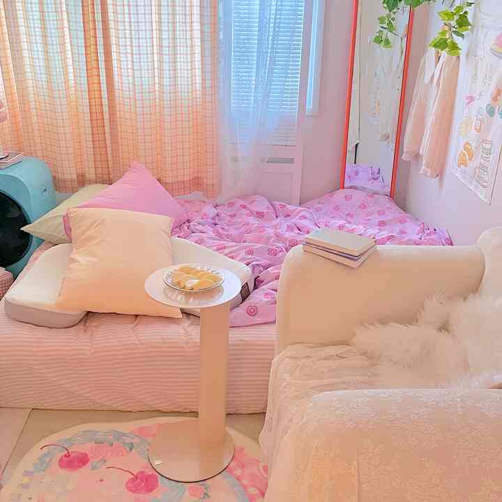 #おしゃれなアロア📸

アルアビスポークテーブルもとてもきれいなのにまたきれいな新製品が出てきました💡 OVALサイドテーブルなんですがソファサイドテーブルとして使うのもいいしベッドの横に叩き台のように使うのもいいです..♥

ピンクと悩んでピンクブラウンに選んだのに落ち着いたカラー感が綺麗です きれい🥹🫶🏻 OVALテーブルは市販で手に入らない高価なバイシクル中心フレームに使われる楕円形パイプを使用したそうです！だからか本当に頑丈です👍🏻✨

仕上がりもスッキリとシルバーのロゴディテールで感じられる高級荷物まで👀アルア製品は信じて使用します💛揺れもありません🧸


＃製品提供＃アルア＃alua＃サイドテーブル＃ソファサイドテーブル＃ティーテーブル＃家具＃部屋飾り＃部屋インテリア＃ソファテーブル＃リビングインテリア＃リビングテーブルおすすめ＃寝室インテリア＃寝室＃寝室家具＃自家製インテリアインテリア＃ワンルームインテリア＃ワンルーム装飾＃家具配置＃家具インテリア＃ホームスタイリング＃ホームカフェ 